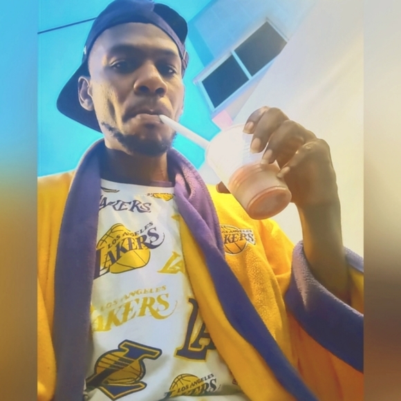 It's alot of low ballers on Poshmark‼️😏 - Picture 2 of 11